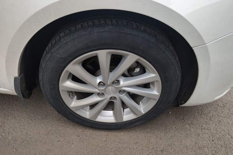 Used Buick Verano 2017 Sedan 15S Automatic Entry Model Right Front Wheel Hub