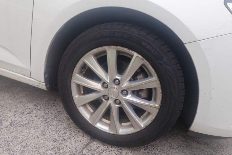 Used Buick Verano 2017 Sedan 20T Dual-Clutch Elite Model Right Front Wheel Hub