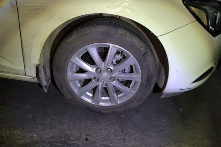 Used Buick Verano 2017 Sedan 20T Dual-Clutch Leading Model Right Front Wheel Hub