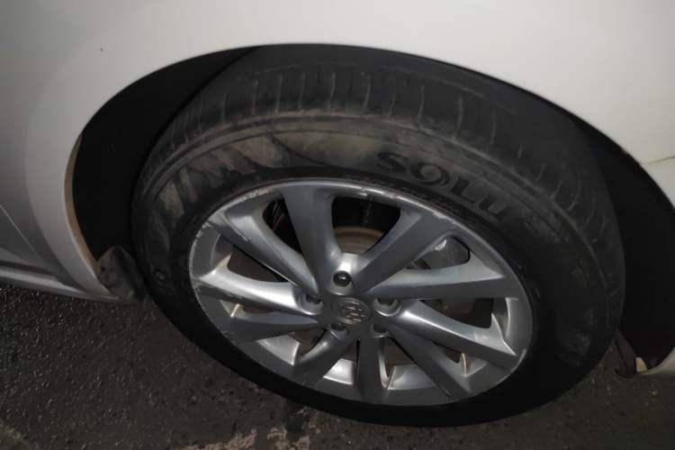 Used Buick Verano 2017 Sedan 15S Automatic Entry Model Right Front Wheel Hub