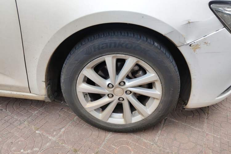 Used Buick Verano 2017 Sedan 15S Automatic Leading Model Right Front Wheel Hub