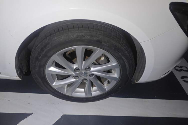 Used Buick Verano 2017 Sedan 15S Automatic Leading Model Right Front Wheel Hub