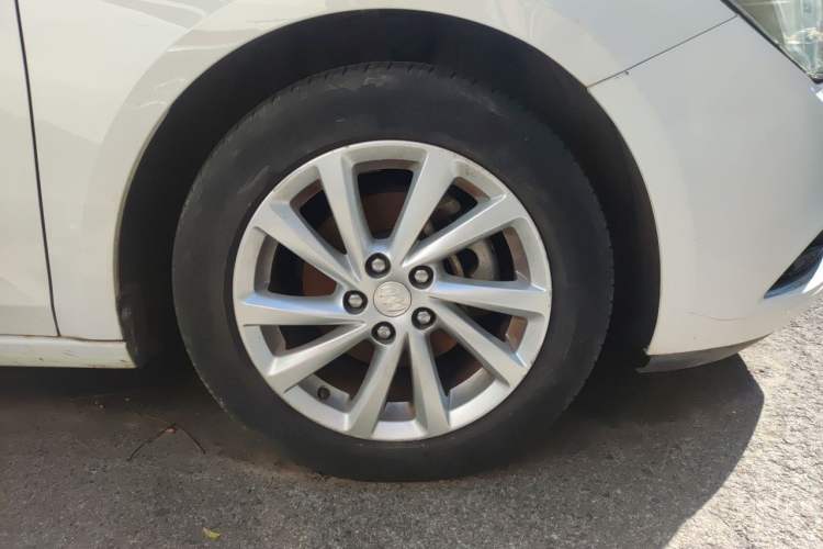 Used Buick Verano 2017 Sedan 15S Automatic Leading Model Right Front Wheel Hub