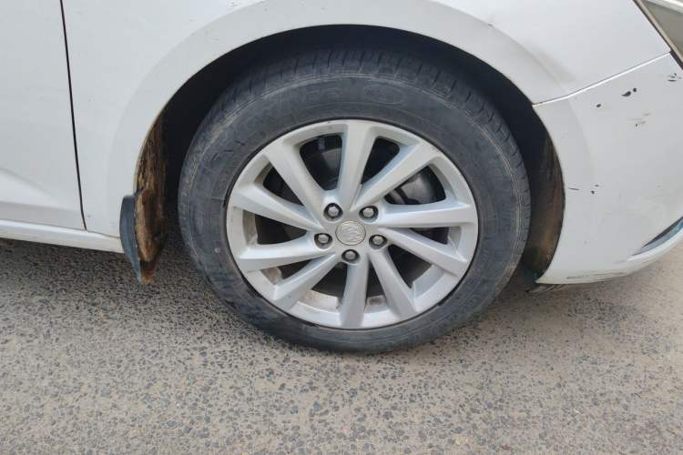 Used Buick Verano 2017 Sedan 15S Automatic Leading Model Right Front Wheel Hub