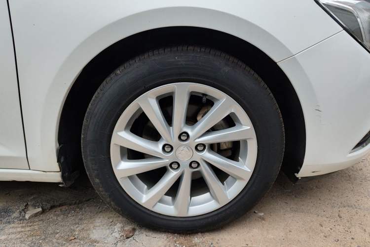 Used Buick Verano 2017 Sedan 15S Automatic Entry Model Right Front Wheel Hub