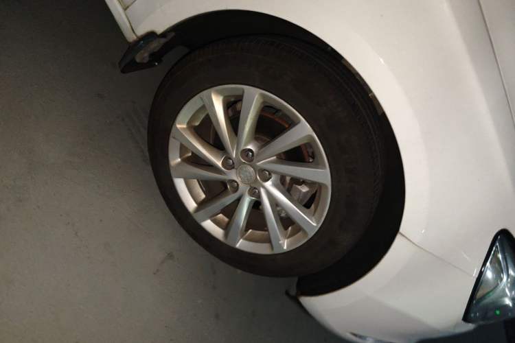 Used Buick Verano 2017 Sedan 15S Automatic Leading Model Right Front Wheel Hub