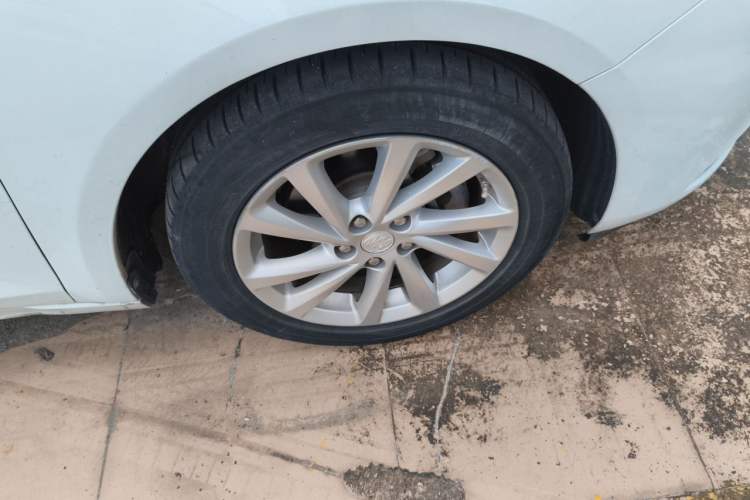 Used Buick Verano 2017 Sedan 15S Automatic Leading Model Right Front Wheel Hub