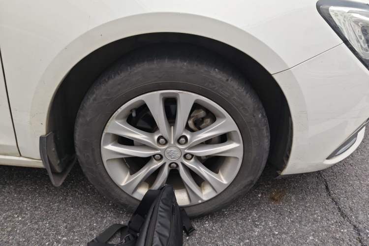 Used Buick Verano 2017 Sedan 20T Dual-Clutch Leading Model Right Front Wheel Hub