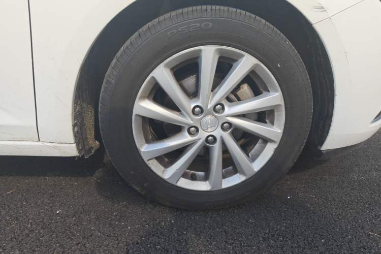 Used Buick Verano 2017 Sedan 15S Automatic Leading Model Right Front Wheel Hub