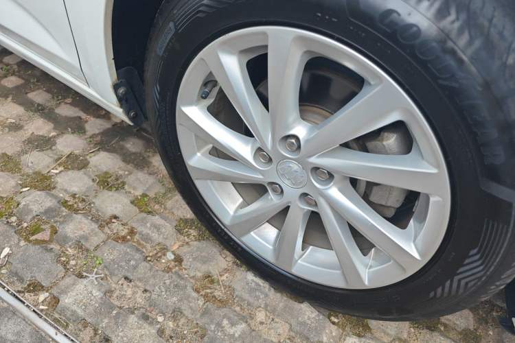 Used Buick Verano 2017 Sedan 15S Automatic Entry Model Right Front Wheel Hub