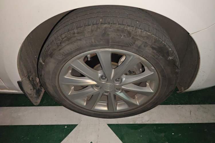 Used Buick Verano 2017 Sedan 20T Dual-Clutch Elite Model Right Front Wheel Hub