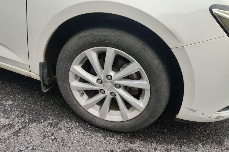 Used Buick Verano 2017 Sedan 15S Automatic Leading Model Right Front Wheel Hub