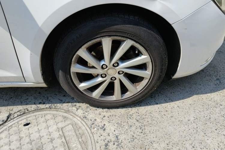 Used Buick Verano 2017 Sedan 15S Automatic Leading Model Right Front Wheel Hub