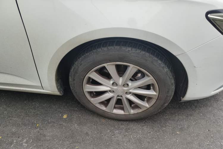 Used Buick Verano 2017 Sedan 20T Dual-Clutch Leading Model Right Front Wheel Hub