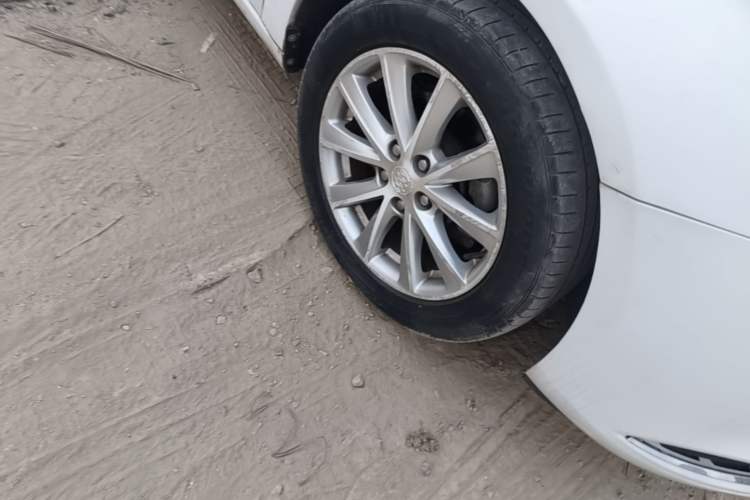 Used Buick Verano 2017 Sedan 20T Dual-Clutch Leading Model Right Front Wheel Hub