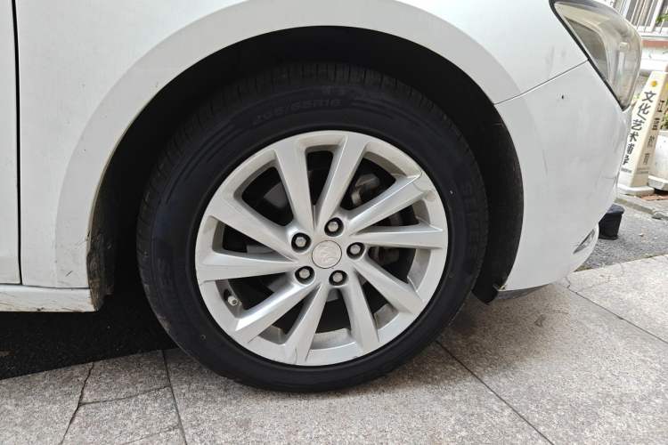 Used Buick Verano 2017 Sedan 15S Automatic Leading Model Right Front Wheel Hub