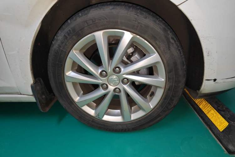 Used Buick Verano 2017 Sedan 15S Automatic Leading Model Right Front Wheel Hub