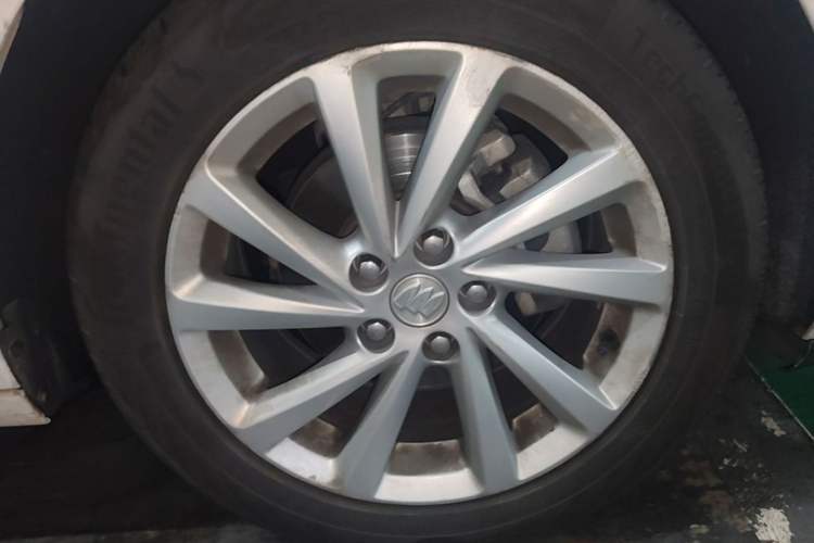 Used Buick Verano 2017 Sedan 15S Automatic Leading Model Right Front Wheel Hub