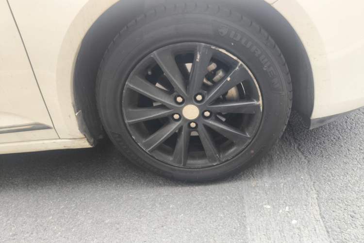 Used Buick Verano 2017 Sedan 20T Dual-Clutch Elite Model Right Front Wheel Hub