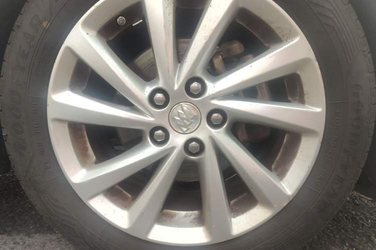 Used Buick Verano 2017 Sedan 15S Automatic Leading Model Right Front Wheel Hub