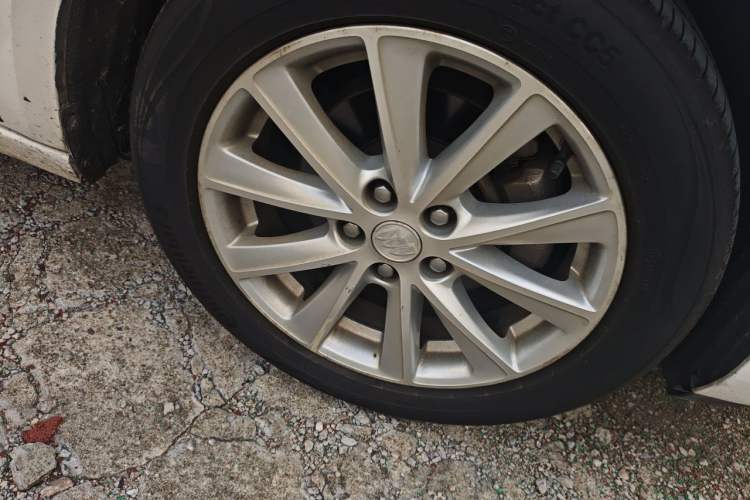 Used Buick Verano 2017 Sedan 20T Dual-Clutch Leading Model Right Front Wheel Hub