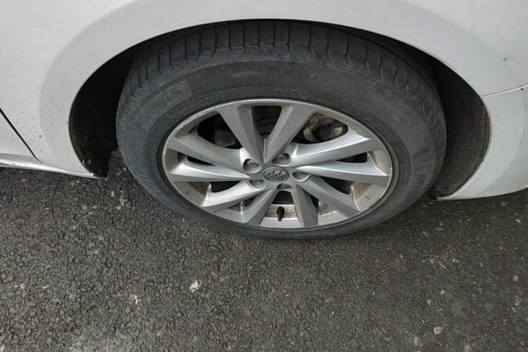 Used Buick Verano 2017 Sedan 15S Automatic Leading Model Right Front Wheel Hub