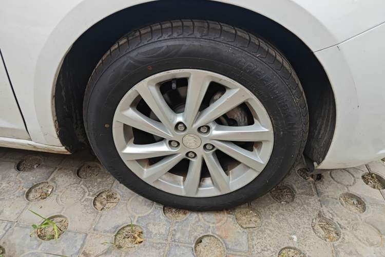 Used Buick Verano 2017 Sedan 15S Automatic Leading Model Right Front Wheel Hub