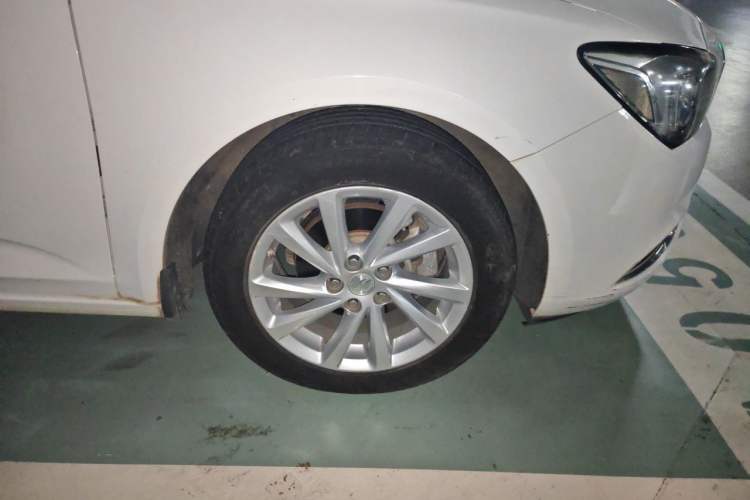 Used Buick Verano 2017 Sedan 15S Automatic Leading Model Right Front Wheel Hub