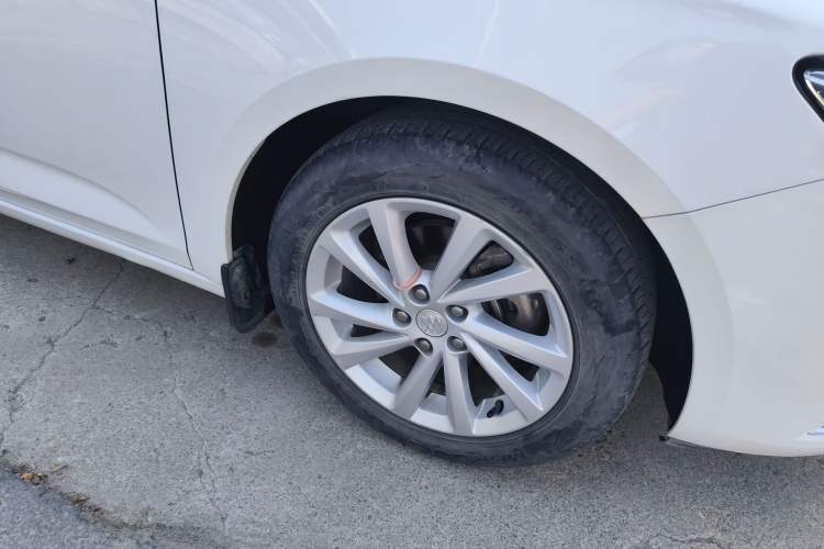Used Buick Verano 2017 Sedan 15S Automatic Leading Model Right Front Wheel Hub