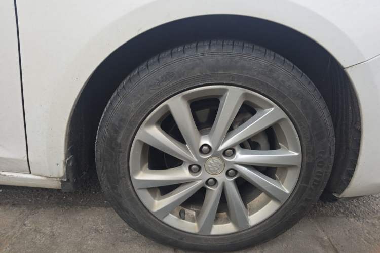 Used Buick Verano 2017 Sedan 15S Automatic Leading Model Right Front Wheel Hub