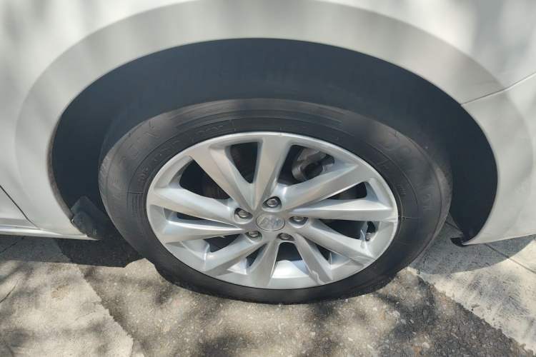 Used Buick Verano 2017 Sedan 15S Automatic Leading Model Right Front Wheel Hub