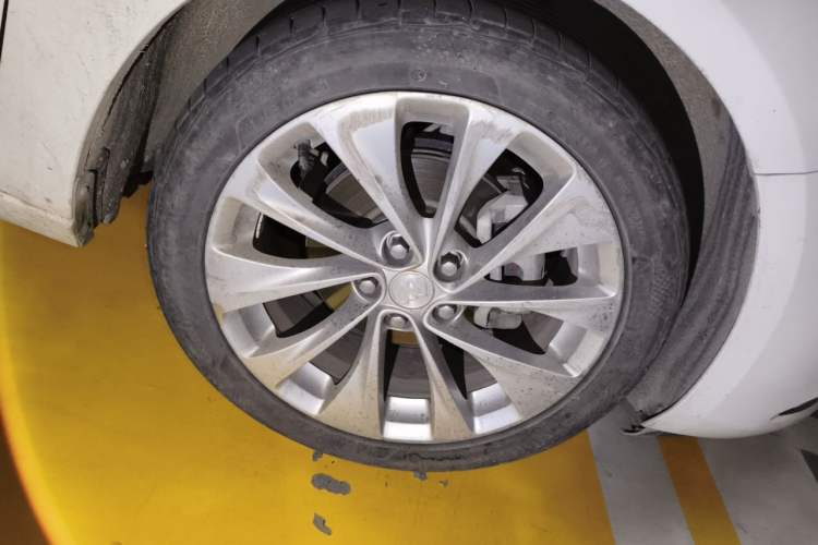 Used Buick Verano 2017 Sedan 20T Dual-Clutch Flagship Model Right Front Wheel Hub