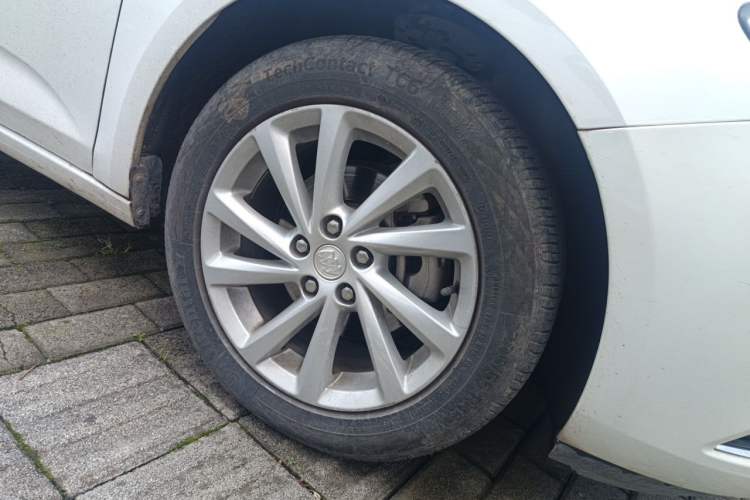 Used Buick Verano 2017 Sedan 15S Automatic Entry Model Right Front Wheel Hub