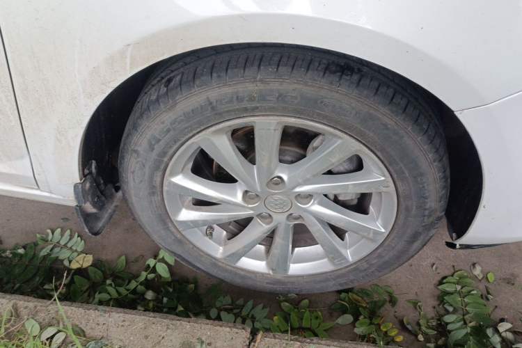 Used Buick Verano 2017 Sedan 15S Automatic Leading Model Right Front Wheel Hub