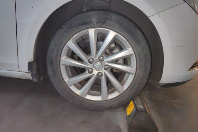 Used Buick Verano 2017 Sedan 15S Automatic Leading Model Right Front Wheel Hub