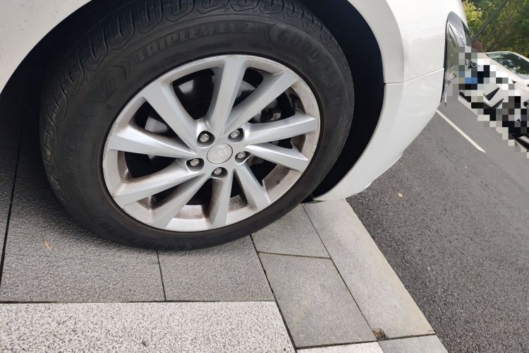 Used Buick Verano 2017 Sedan 15S Manual Entry-Level Model Right Front Wheel Hub
