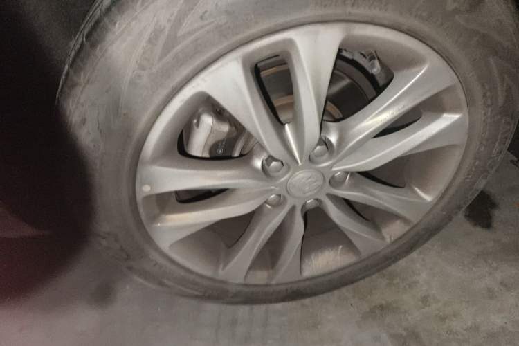 Used Buick Verano 2017 Sedan 20T Dual-Clutch Leading Model Right Front Wheel Hub