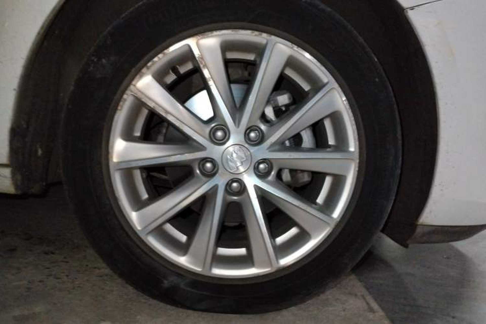 Used Buick Verano 2017 Sedan 20T Dual-Clutch Leading Model Right Front Wheel Hub