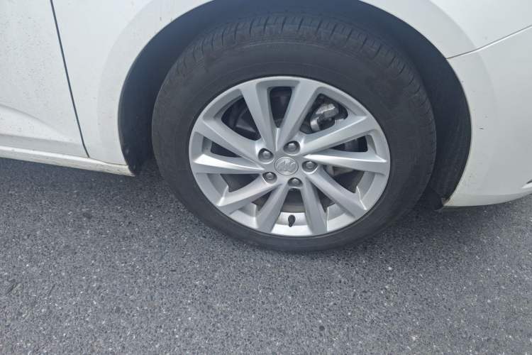 Used Buick Verano 2017 Sedan 15S Automatic Leading Model Right Front Wheel Hub