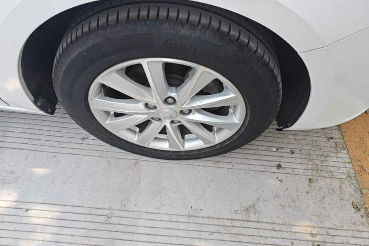 Used Buick Verano 2017 Sedan 20T Dual-Clutch Leading Model Right Front Wheel Hub