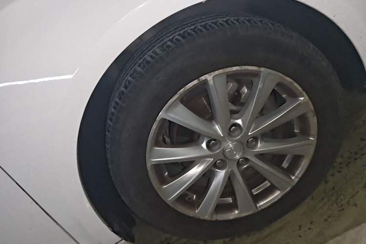 Used Buick Verano 2017 Sedan 20T Dual-Clutch Leading Model Right Front Wheel Hub