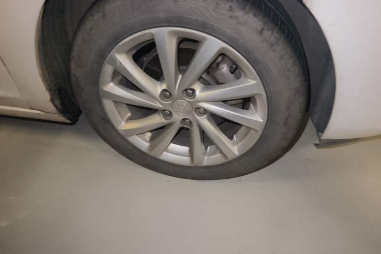 Used Buick Verano 2017 Sedan 15S Automatic Entry Model Right Front Wheel Hub