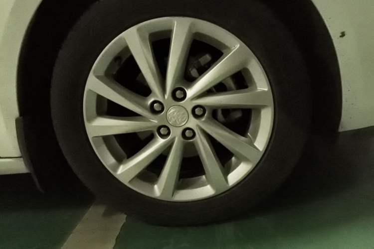 Used Buick Verano 2017 Sedan 15S Automatic Leading Model Right Front Wheel Hub