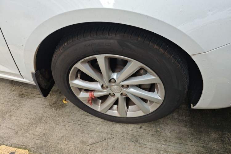 Used Buick Verano 2017 Sedan 15S Automatic Leading Model Right Front Wheel Hub