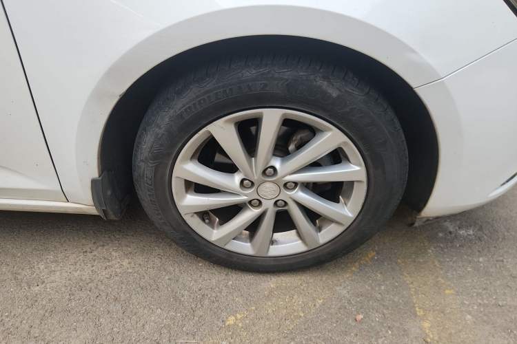 Used Buick Verano 2017 Sedan 15S Automatic Entry Model Right Front Wheel Hub