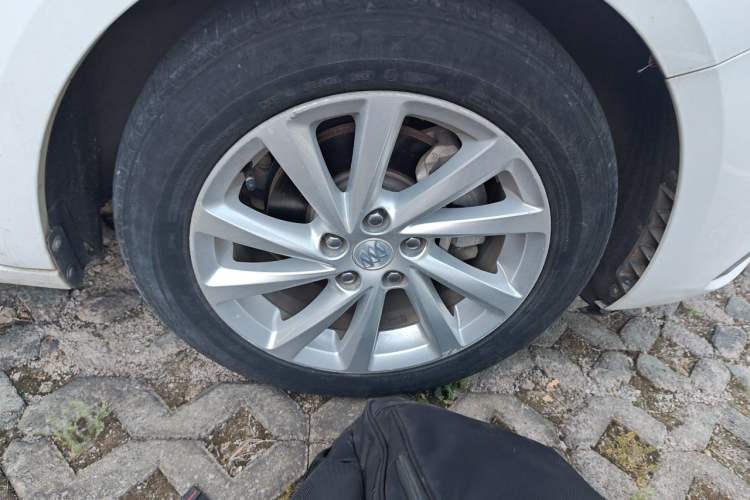 Used Buick Verano 2017 Sedan 15S Automatic Entry Model Right Front Wheel Hub