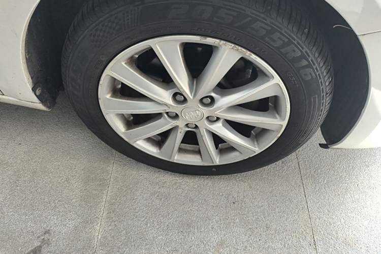 Used Buick Verano 2017 Sedan 20T Dual-Clutch Elite Model Right Front Wheel Hub