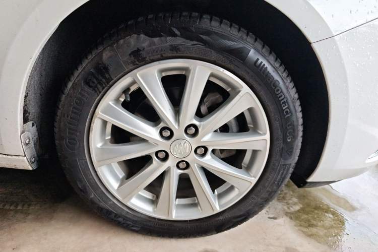 Used Buick Verano 2017 Sedan 20T Dual-Clutch Elite Model Right Front Wheel Hub