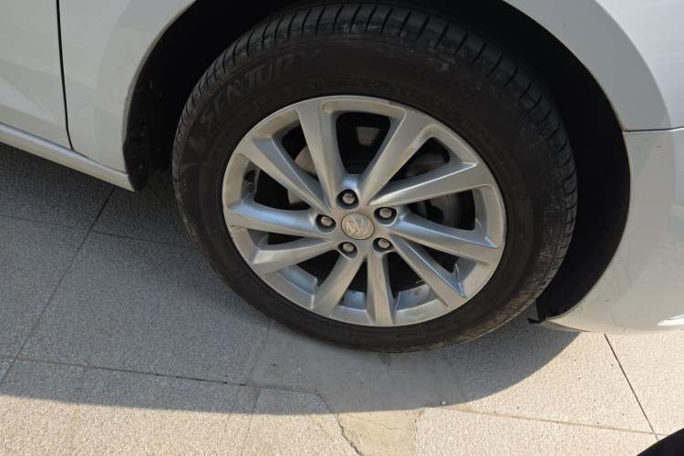 Used Buick Verano 2017 Sedan 15S Automatic Entry Model Right Front Wheel Hub