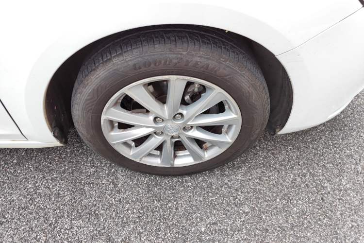Used Buick Verano 2017 Sedan 20T Dual-Clutch Leading Model Right Front Wheel Hub